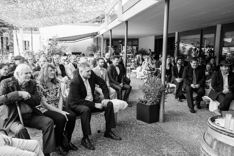 Hochzeitsgesellscjaft bei freier Trauung im Schmellbachtal - Hochzeitsfotograf Leinfelden-Echterdingen