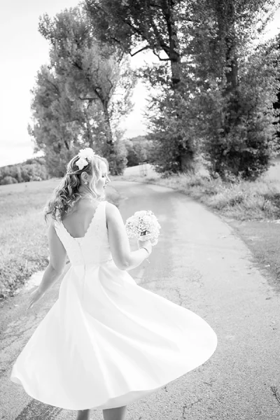 Braut-schwarzweiß-tanzend-DSC00435